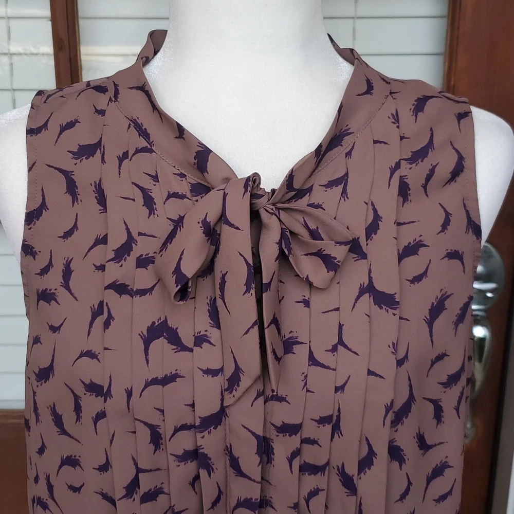 Loft Pussycat Bow Sleeveless Top - Picture 2 of 4